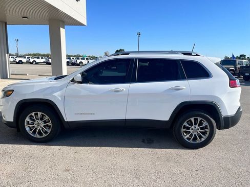 Used 2021 Jeep Cherokee Latitude Lux FWD image 2