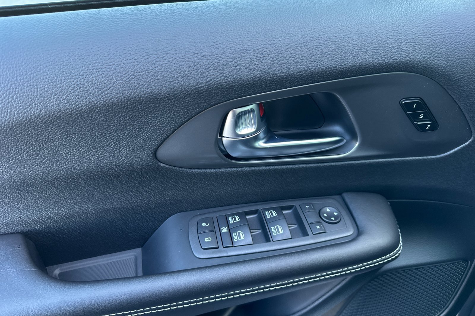 New 2026 Chrysler Pacifica Select w/ S Appearance Package FWD image 11