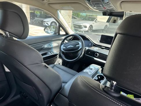 Used 2025 Genesis GV70 2.5T AWD/4WD image 19