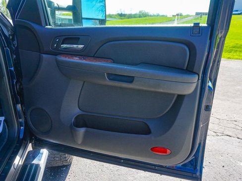 Used 2007 Chevrolet Silverado 1500 LTZ w/ Safety Package AWD/4WD image 30