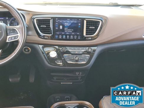 Used 2018 Chrysler Pacifica Limited w/ Tire & Wheel Group image 29