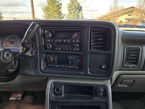 Used 2006 GMC Yukon XL SLT w/ SLT Preferred Equipment Group AWD/4WD image 13