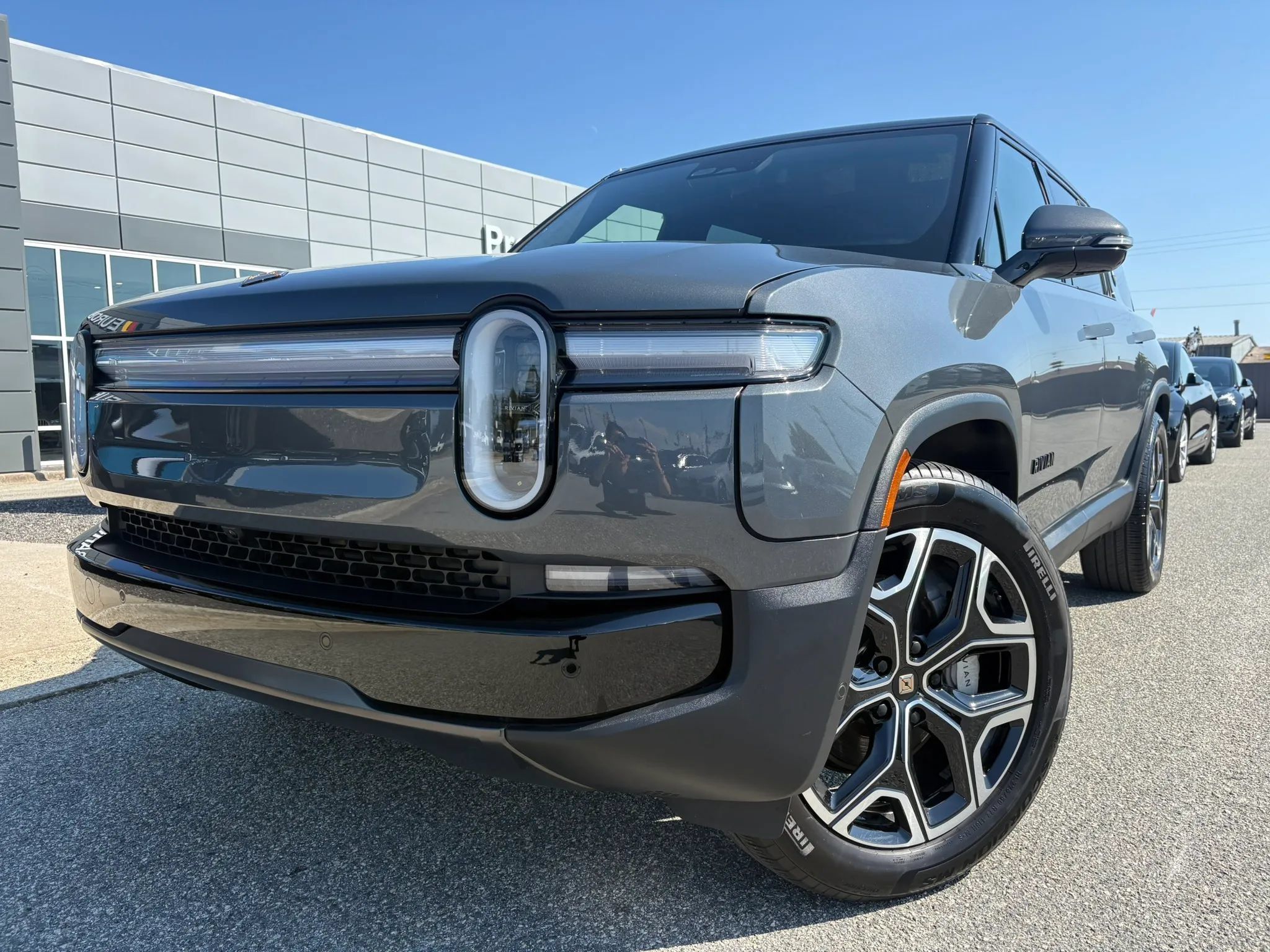 Used 2025 Rivian R1S Adventure Dual AWD/4WD image 1