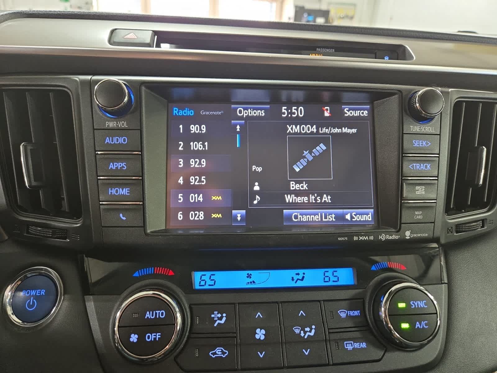 Used 2016 Toyota RAV4 Limited AWD/4WD image 28