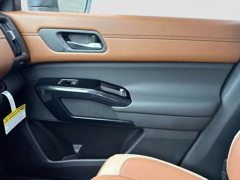 New 2026 Nissan Pathfinder Platinum AWD/4WD image 22
