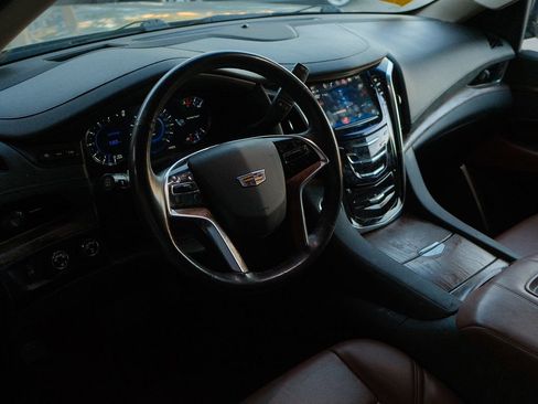 Used 2019 Cadillac Escalade Luxury image 16