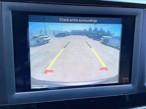 Used 2018 Chrysler Pacifica Touring Plus w/ Tire & Wheel Group FWD image 26