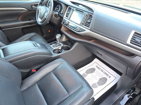 Certified 2019 Toyota Highlander Limited image 18