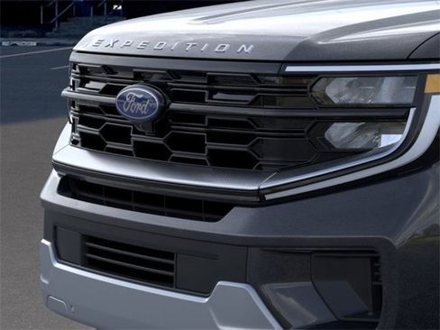 New 2025 Ford Expedition Platinum w/ Driver's Package image 17