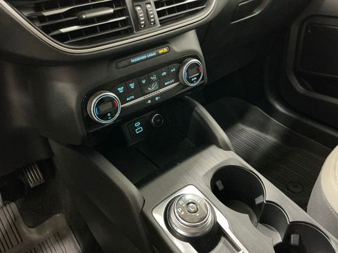 Used 2021 Ford Escape SE image 12