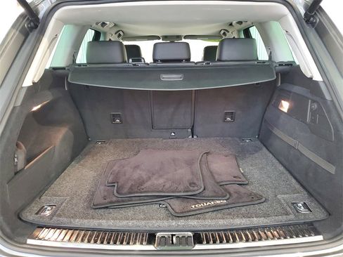 Used 2014 Volkswagen Touareg Sport image 8