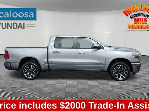 Used 2025 RAM 1500 Laramie AWD/4WD image 9