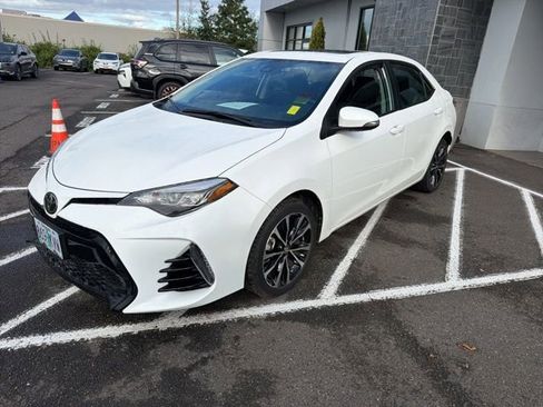Used 2018 Toyota Corolla SE w/ SE Premium Package image 3