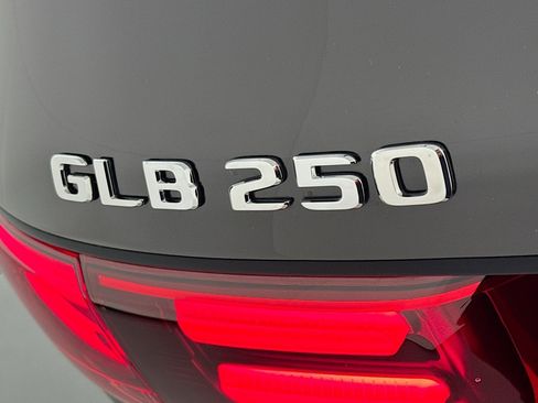 Certified 2024 Mercedes-Benz GLB 250 image 32