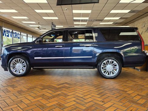 Used 2019 Cadillac Escalade ESV Platinum AWD/4WD image 4