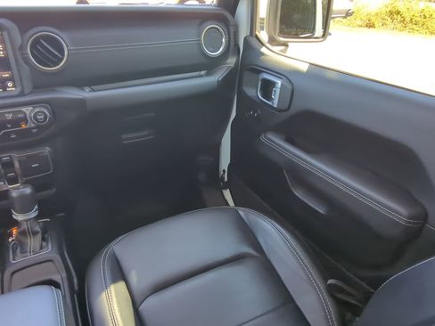 Certified 2021 Jeep Gladiator Overland w/ Popular Equipment Package image 15