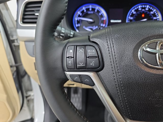 Used 2018 Toyota Highlander XLE AWD/4WD image 17