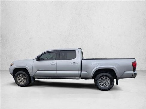 Used 2018 Toyota Tacoma SR5 AWD/4WD image 8