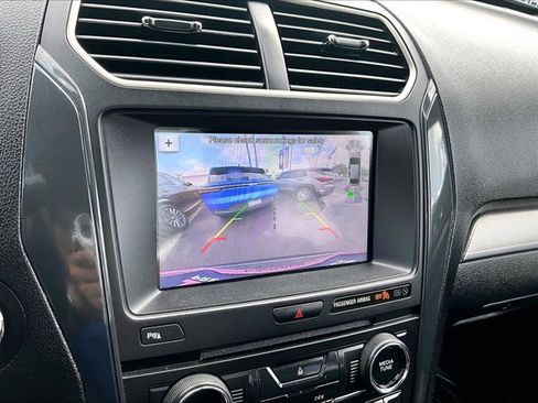 Used 2018 Ford Explorer XLT w/ Equipment Group 202A image 20