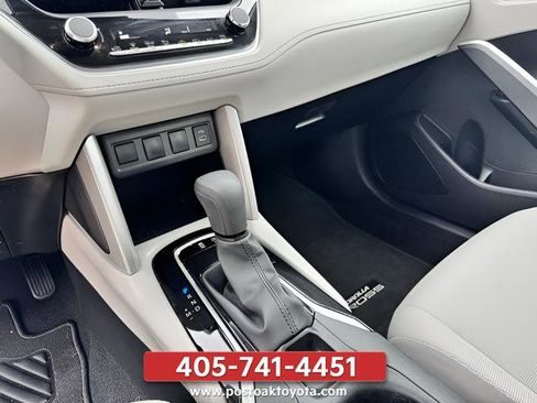 Used 2025 Toyota Corolla Cross L FWD image 18