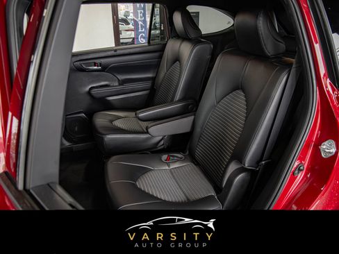 Used 2022 Toyota Highlander XSE FWD image 14
