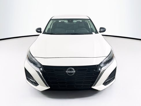 Used 2025 Nissan Altima 2.5 SV image 2