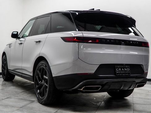 Used 2024 Land Rover Range Rover Sport SE image 11