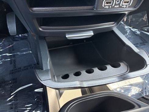 Used 2025 Chrysler Pacifica Select FWD image 38
