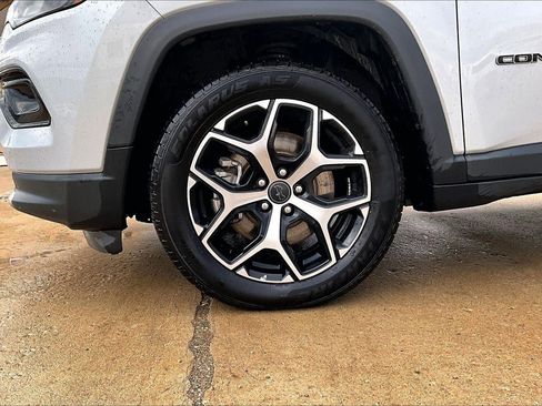 Used 2025 Jeep Compass Limited AWD/4WD image 2