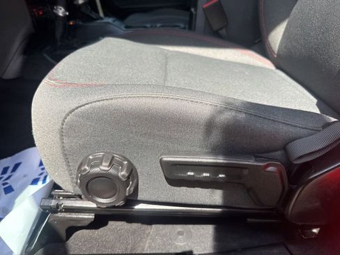 Used 2025 Jeep Wrangler Unlimited Rubicon AWD/4WD image 12