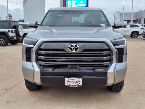 Used 2022 Toyota Tundra Limited w/ Power Package AWD/4WD image 4