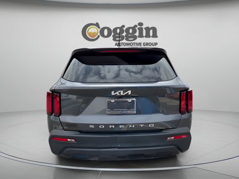 Used 2022 Kia Sorento LX FWD image 4