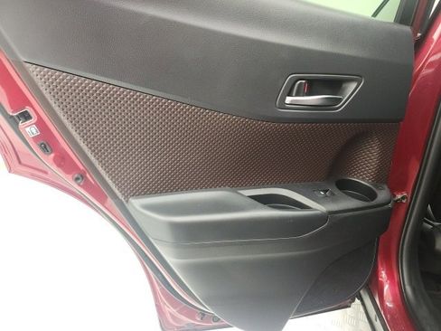 Used 2019 Toyota C-HR Limited image 9