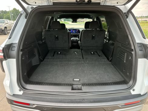 Used 2024 Chevrolet Traverse LT image 24