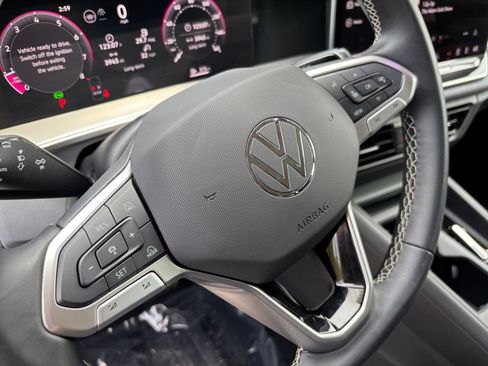 Used 2026 Volkswagen Tiguan SE FWD image 29