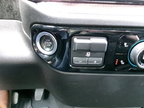 Used 2025 Chevrolet Silverado 1500 LT image 26