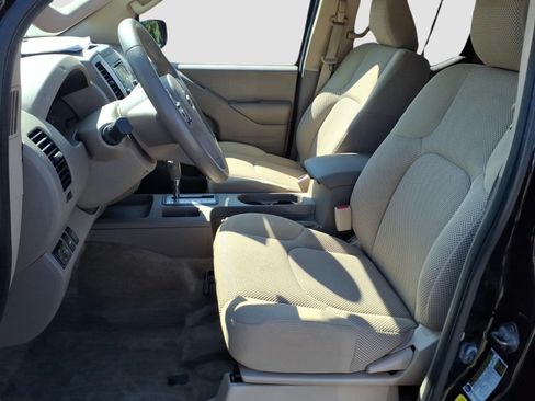 Used 2015 Nissan Frontier SV w/ SV Value Truck Package AWD/4WD image 13