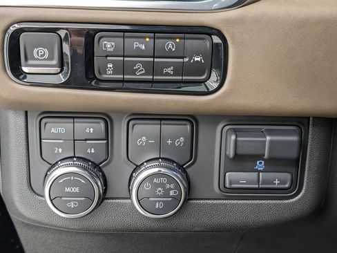 Used 2025 GMC Yukon XL Denali Ultimate image 19