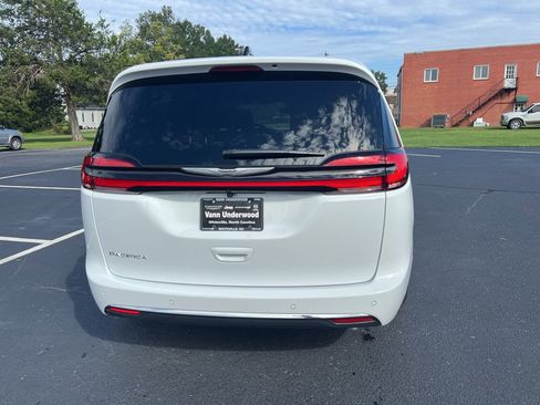 New 2026 Chrysler Pacifica Select image 5