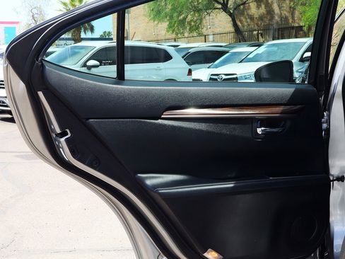 Used 2016 Lexus ES 350 w/ Luxury Package w/Wood Trim image 33