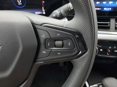 Used 2025 Chevrolet Trax LT image 23