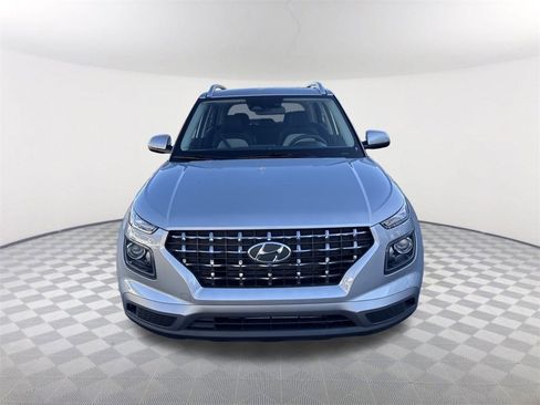 Used 2025 Hyundai Venue SEL image 2