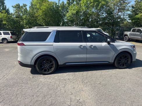 Used 2024 Kia Carnival SX FWD image 8