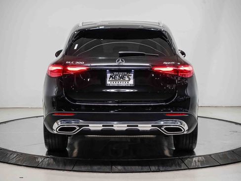 Used 2024 Mercedes-Benz GLC 300 4MATIC image 3