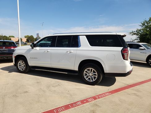 Used 2024 Chevrolet Suburban LT AWD/4WD image 4
