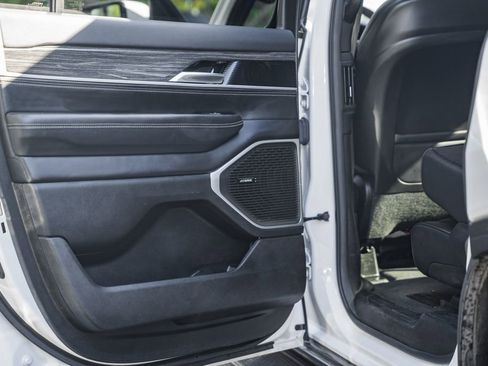 Used 2022 Jeep Wagoneer Series III image 34