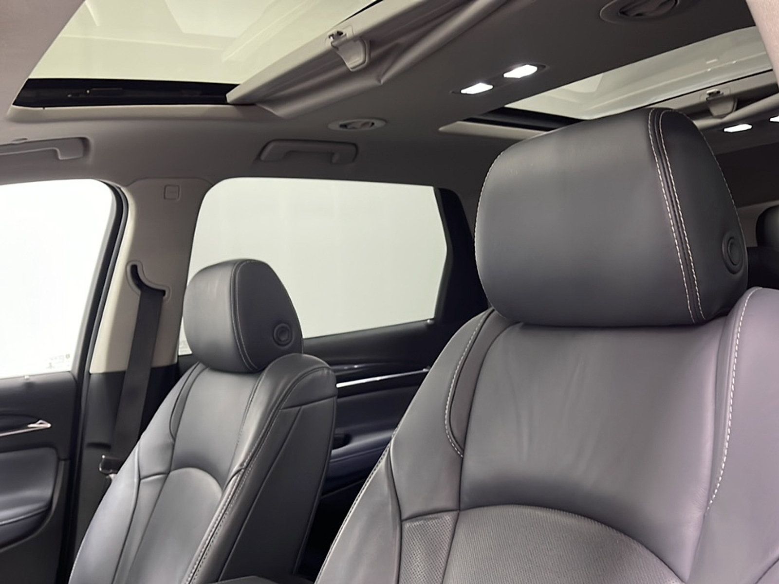 Used 2018 Buick Enclave Essence FWD image 13