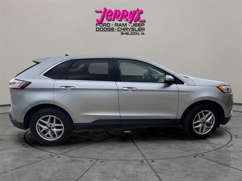 Used 2023 Ford Edge SEL image 6