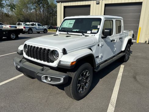 New 2026 Jeep Gladiator Sport AWD/4WD image 2
