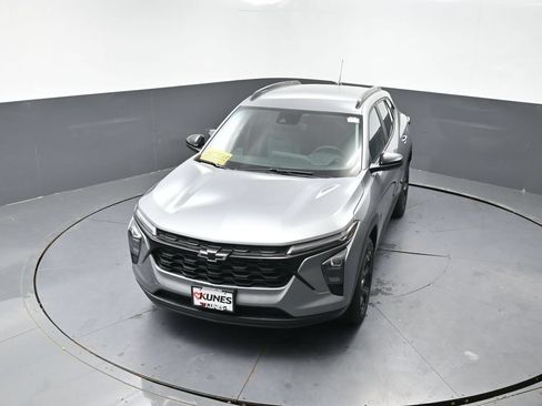 New 2026 Chevrolet Trax LT w/ Driver Confidence Package FWD image 32